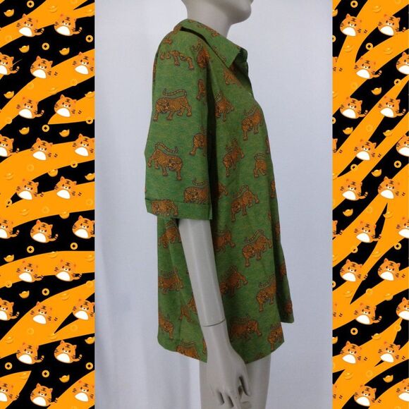 NWT Evryday Jane Green Tiger Print Button Up Short SleeveTop - Picture 3 of 13